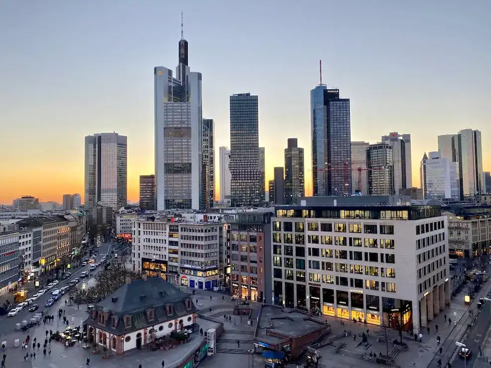 illustration d'une zone urbaine avec un photo d'une ville